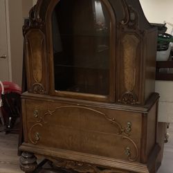 Antique/Vintage China Cabinet Curio Cabinet