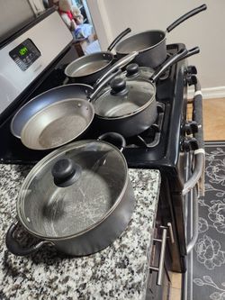 PotsPans & plastic dishes