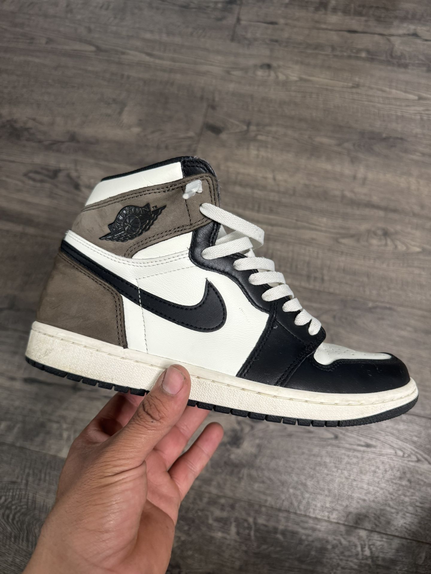 Jordan 1 Retro High Dark Mocha