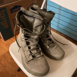 Nike lightweight military boots