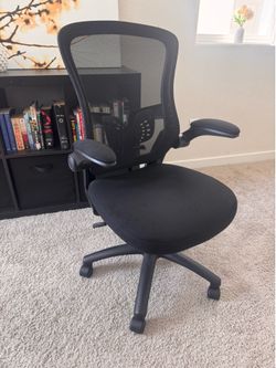 Ergonomic Mesh Office Chair with Adjustable Lumbar Support – Excellent Condition