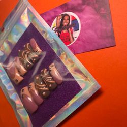 Custom Press-On Nails with Nail Art