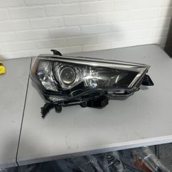 2014-2023 Toyota 4Runner Right Passenger Headlight