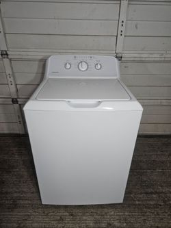 Hotpoint Washer, Working Perfectly 👌, Look Like A New , Comes With Hoses, Delivery Available For Fees, It Depends On Distance