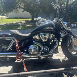 2007 Vtx 1800 gas tank and other parts only selling the gas tank in this listing