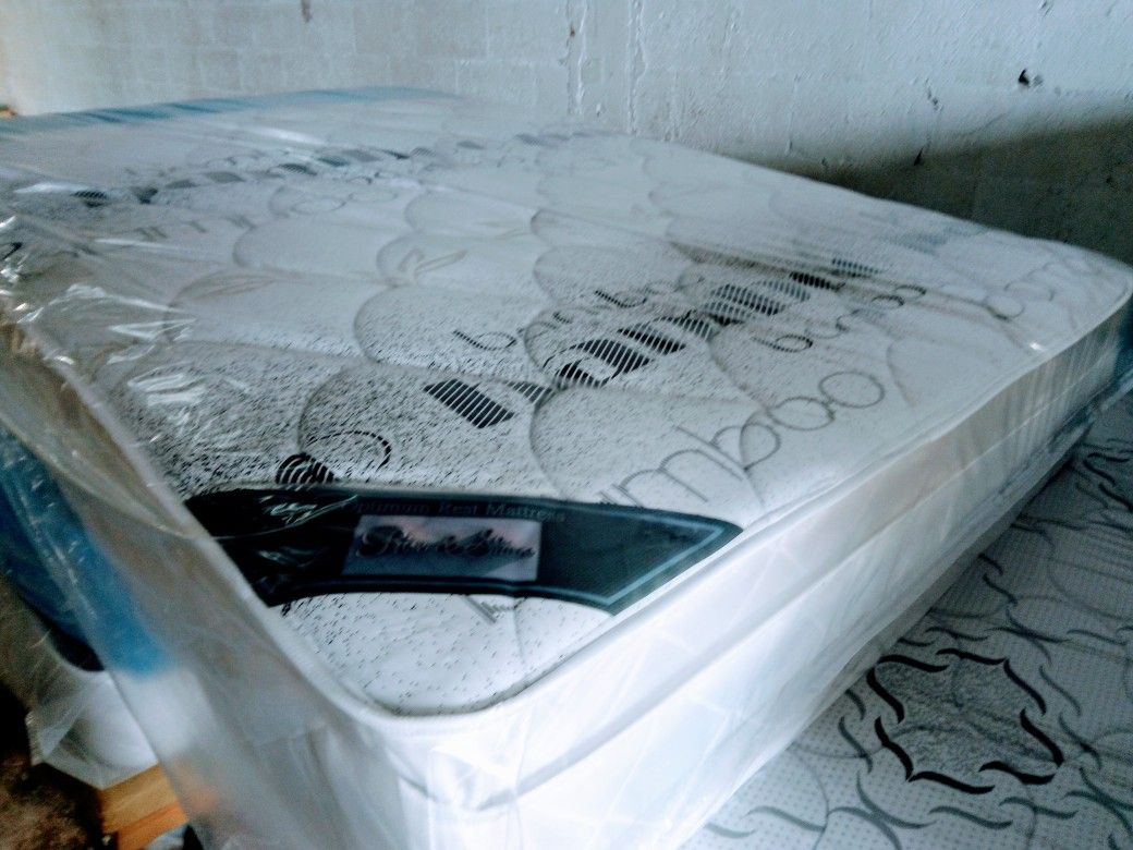 $230 Queen Set Pillow Top Mattress And Box spring Brand New Free Delivery Same day