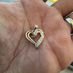 GOLD-MULTI-DIAMOND PENDANT: 3.25G 10K-Y/GBAGUETTE CUT DIAMOND 