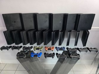 PLAYSTATION 4 CON SU CONTROL Y SUS CABLES 150$ CADA CONSOLA