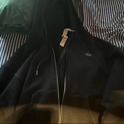 Alo medium hoodie and pants get now before price go up