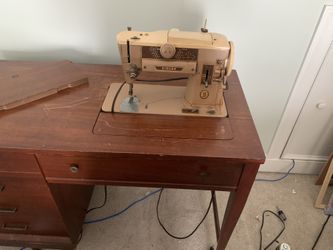 1958 Singer Sewing Machine 401 In Cabinet