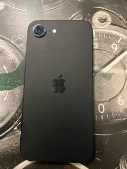 iPhone 16e *passcode locked