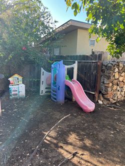 Free Kids Plastic slide