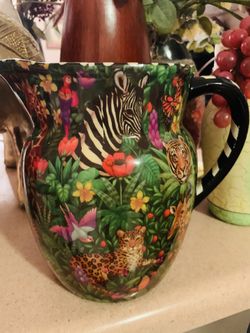 Safari pitcher