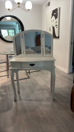Vanity mirror