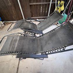 2 Lounge Chairs-foldable 