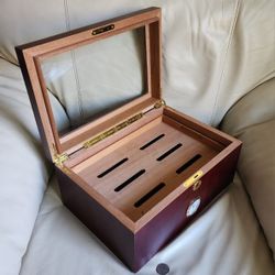 Cigar Humidor Up To 100 Cigars by Mantello Spanish Cedar Rosewood Color Exterior.