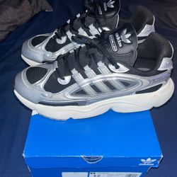 Adidas Shoes, Good For Running And Going Out 
