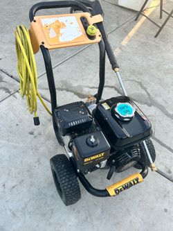 Shop DEWALT 3600 PSI 2.5 GPM Gas Pressure Washer with Honda GX200 Engine, Heavy-Duty Commercial Cold Water Power Cleaner