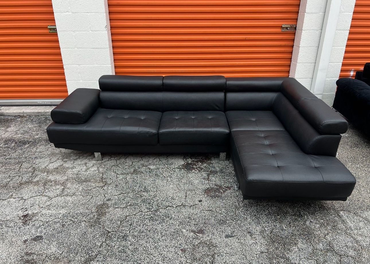 Black Leather Sectional Sofa 