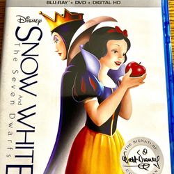 NEW SNOW WHITE BLU-RAY MOVIE. NO DIGITAL