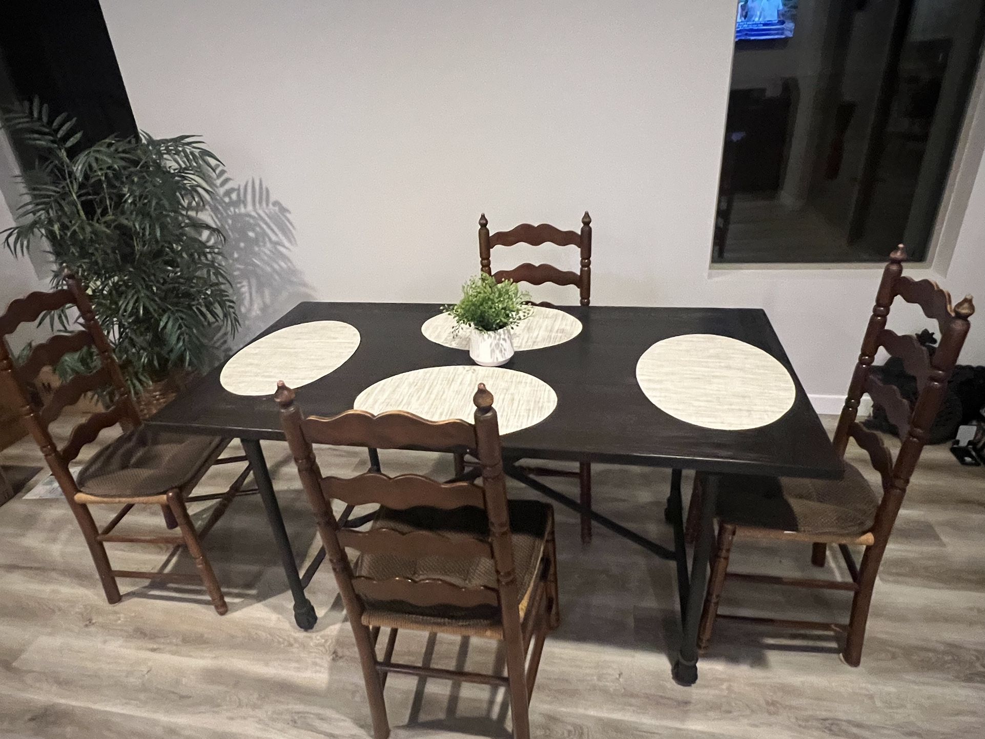 Rolling Dining Table With Chairs