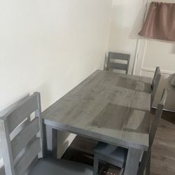 Dinning room table 