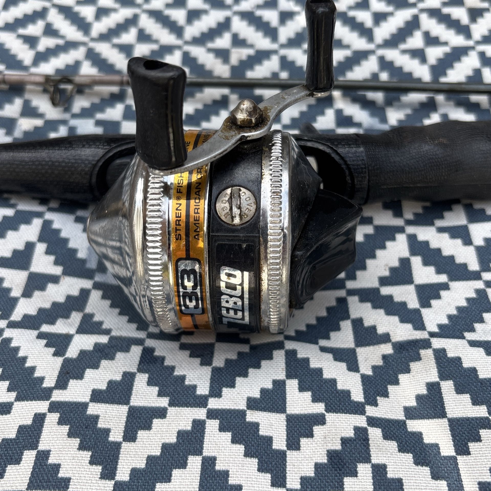 Fish pole Rod & Reel Zebco 33 Used