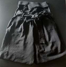 Black capri pants