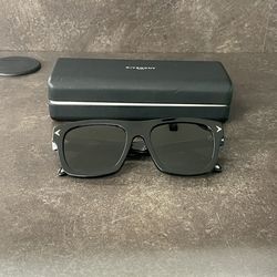 Givenchy Sunglasses (GV 7011/S) – Good Condition