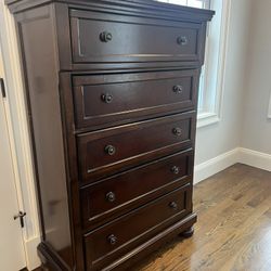 5 Drawer Ashley Dresser