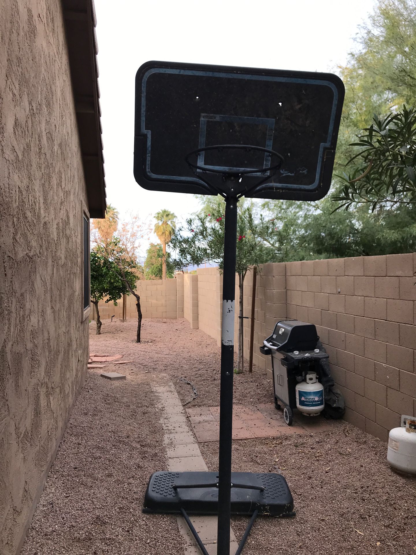 Basketball hoop