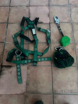 Construction Harness with self retracting lifeline