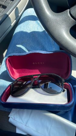 Selling Gucci Sunglasses !