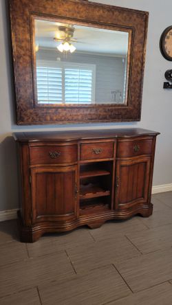 BEAUTIFUL ESPRESSO COLOR BUFFET/CONSOLE TABLE
