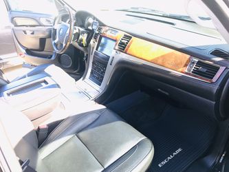 2012 Cadillac Escalade Thumbnail