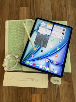 iPad Air 13” (M2 chip / 2024 / Gray color) 128GB with keyboard case, pen and Accessories