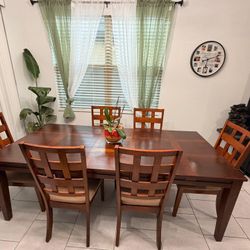 Adjustable Dinner Table 