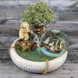 Winnie the Pooh Snowglobe Figurine Disney