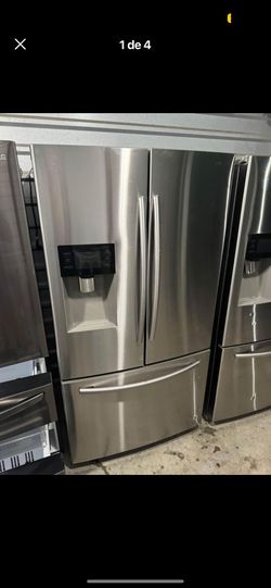 2016 Samsung Stainless Steel Refrigerator/ Delivery Available
