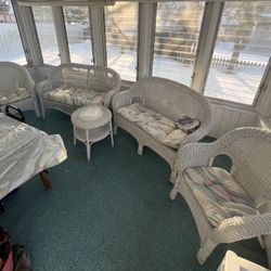 White Wicker Patio Furniture 