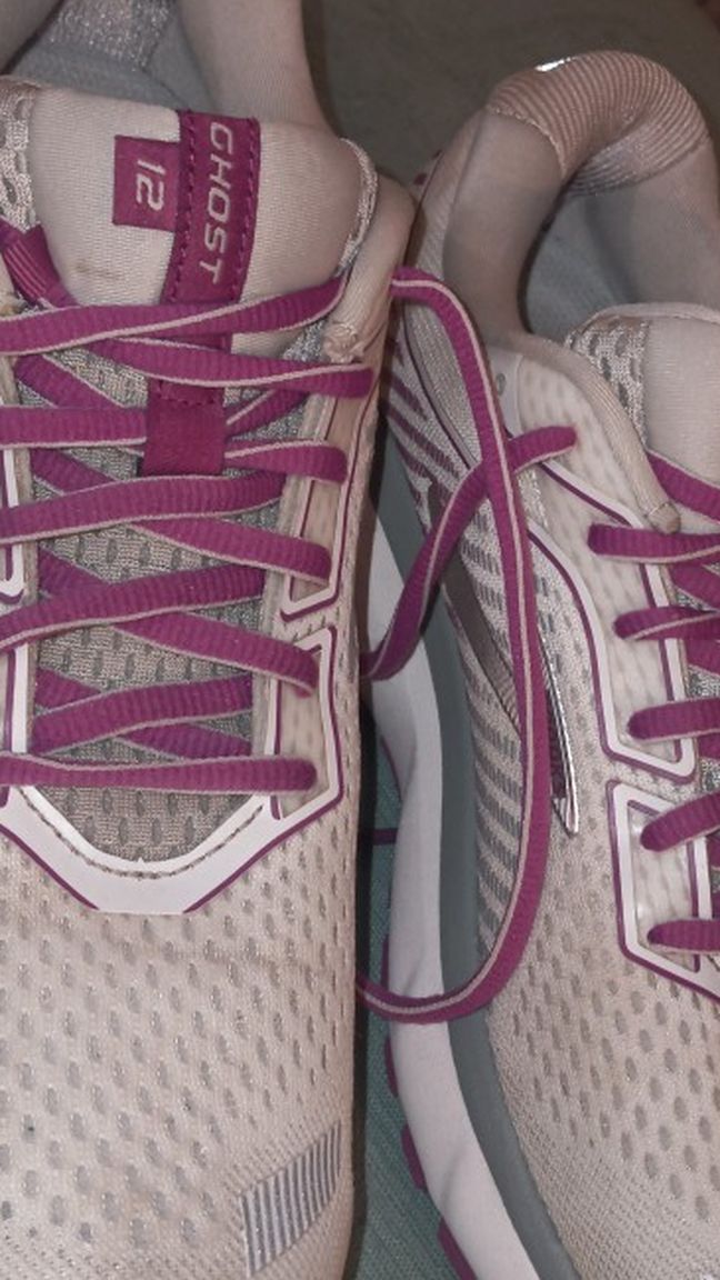 Brooks Womens Ghost 12 Size 10 Running Shoes
