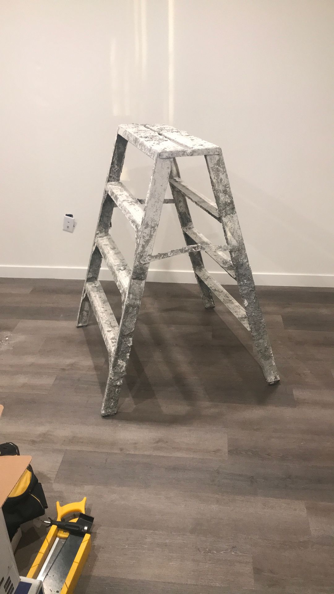 4ft Aluminum Step Ladder300lb Load Max 