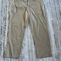 Men’s Size 42/30 Nike Dri Fit Golf Pants, excellent condition 