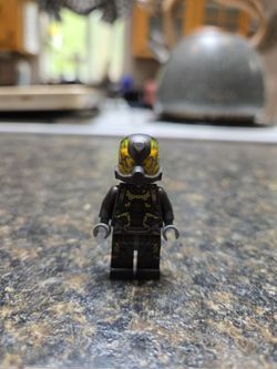 Yellow jacket minifig