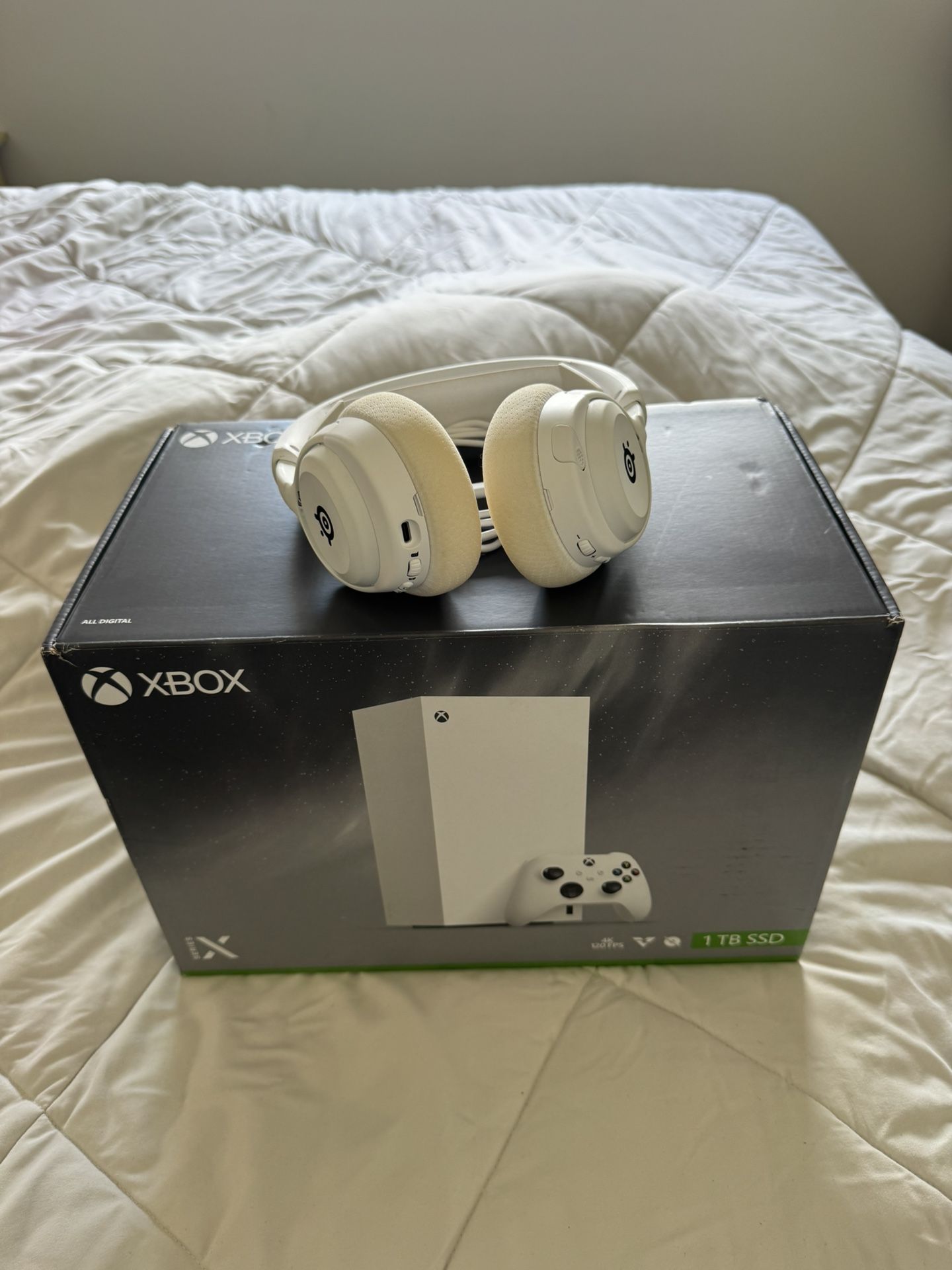 Xbox Series X + Steel Series Headset