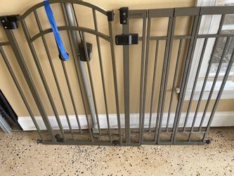2 Doggie gates