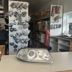 2001 To 2005 Volkswagen Passat Headlight Passenger Side Assembly #442 FC405