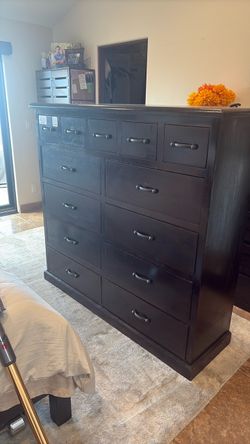 Wood dresser 13 drawer