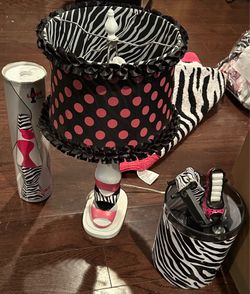 Comforter Set w/ lots of Matching Accessories!
