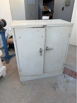 Metal cabinet